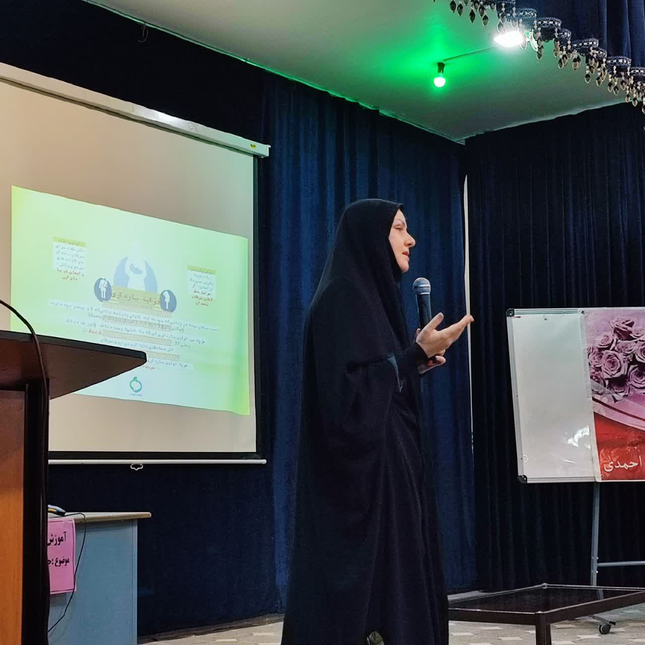 برگزاری کلاس آموزشی سبک زندگی ایرانی اسلامی و جوانی جمعیت در کانون شاهد درگزین